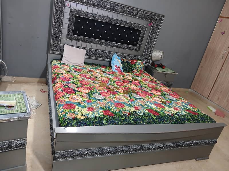 bed side table or derasin 4