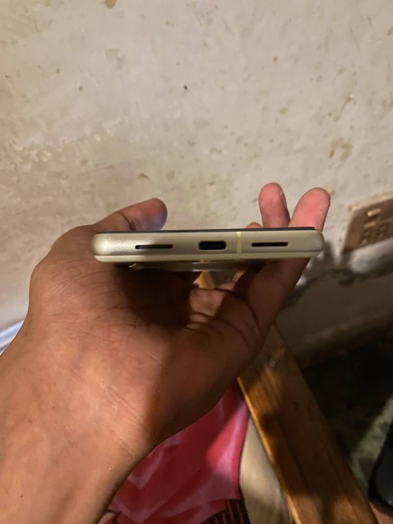 Google Pixel 7 4