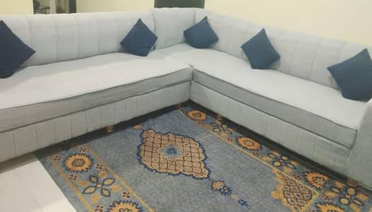 Grey color 7 seater 10/10 cond 2 months used