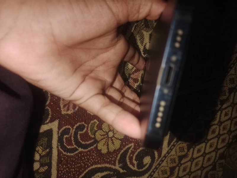 Apple iPhone 12 4