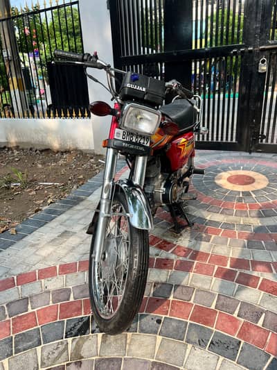 Honda 125 red colour 10 by 10