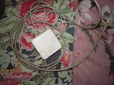 MacBook charger for sale 6000 rp changer only in 2999
