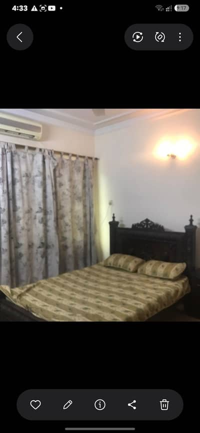 Queen bed wooden