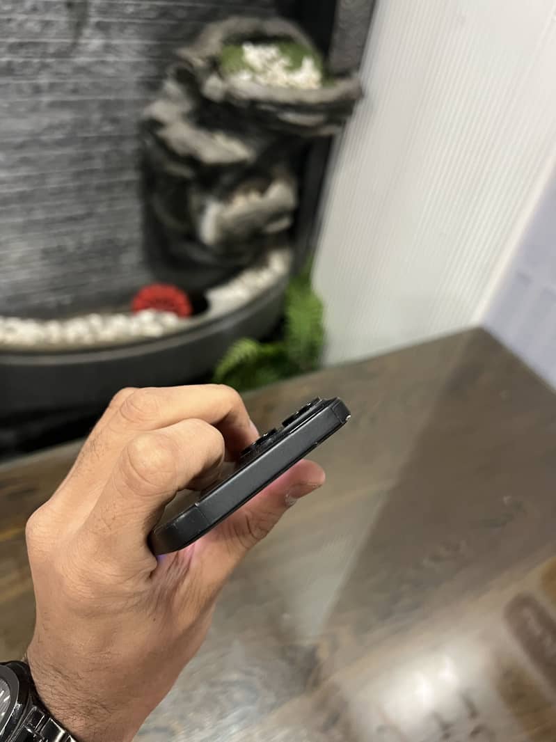 Apple iPhone 15 4