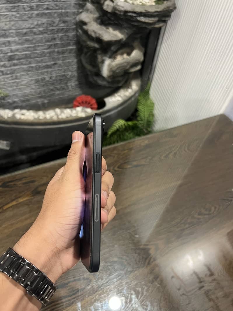 Apple iPhone 15 5
