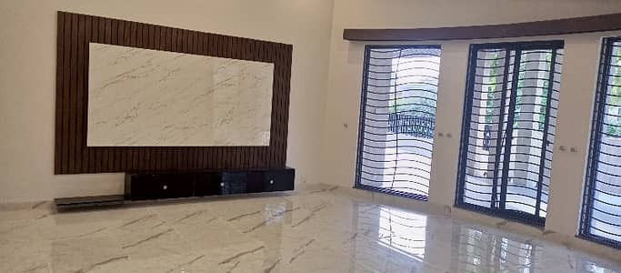 F-6/3 CORNER HOUSE FPR SALE PRIME LOCATION