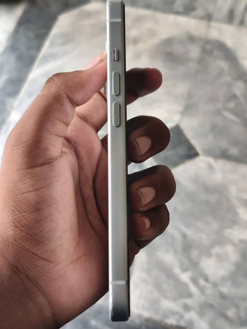 Apple iPhone 15 3