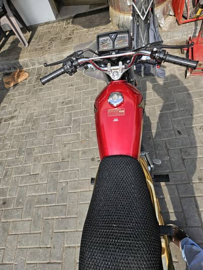 Honda 125s golden addition
