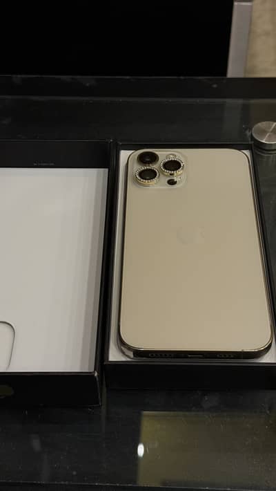 Apple iPhone 12 Pro Max factory unlocked mint phne