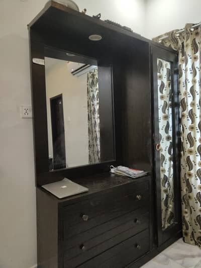 WOODEN DRESSING TABLE WITH 2 MIRRORS