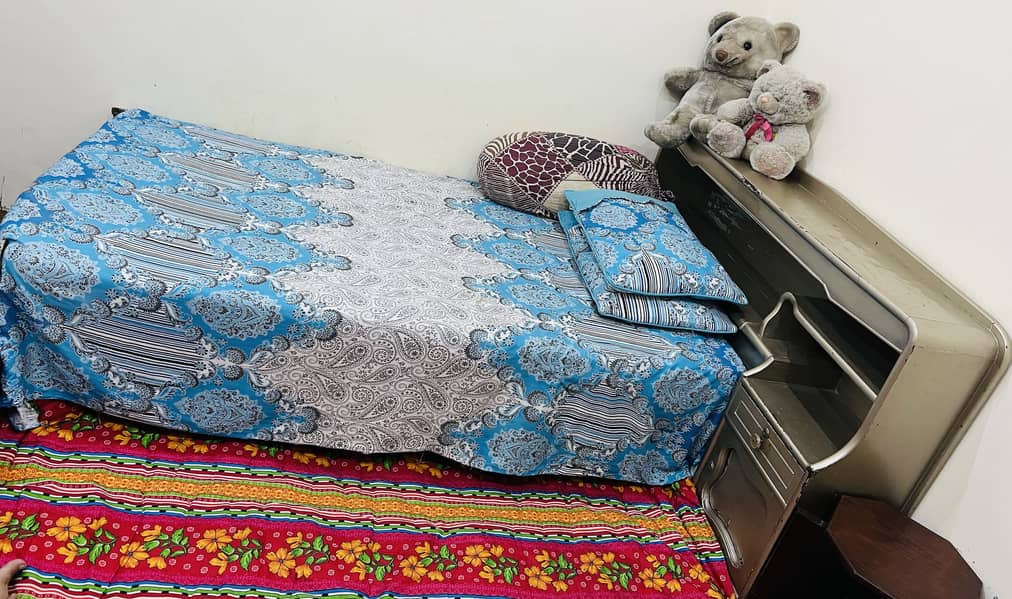 Single bed 0