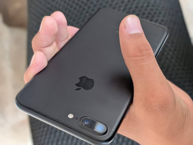 Apple iPhone 7 Plus 1
