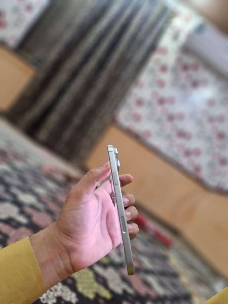 Apple iPhone 16 Pro Max 3
