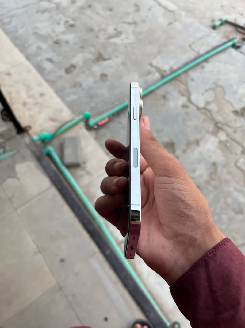 Apple iPhone 13 Pro Max 4