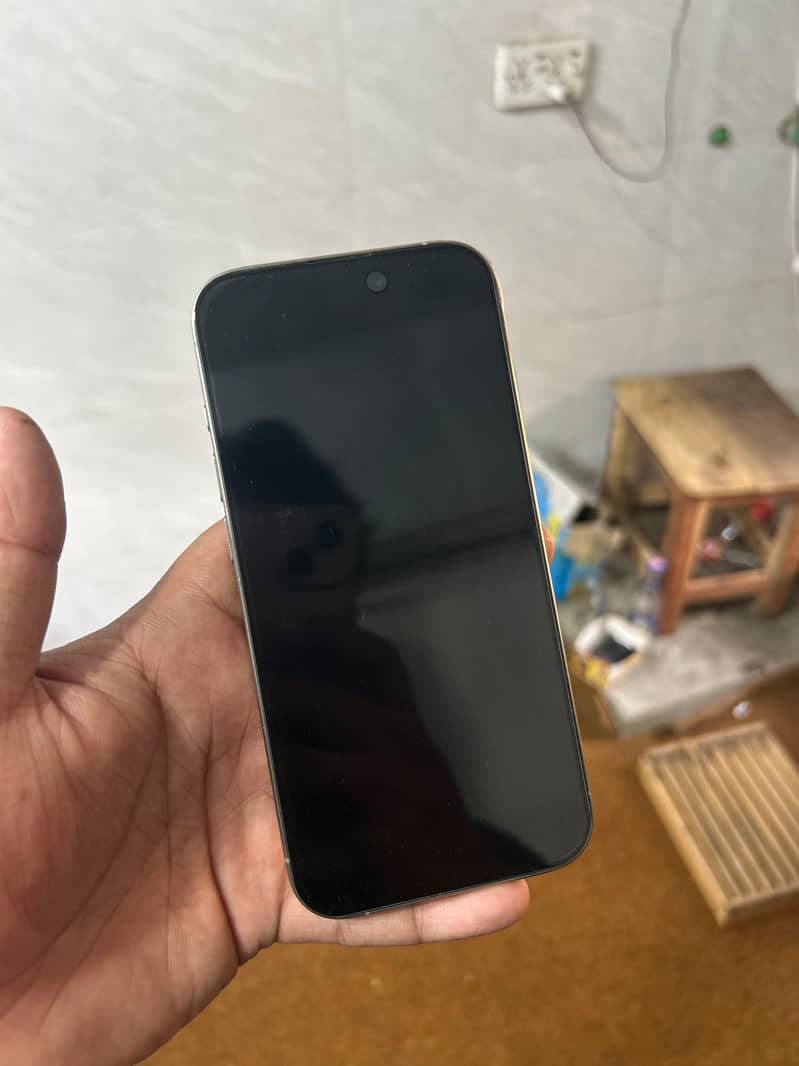 Apple iPhone 15 Pro 2