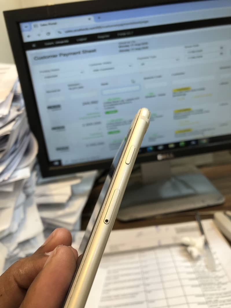Apple iPhone 7 0