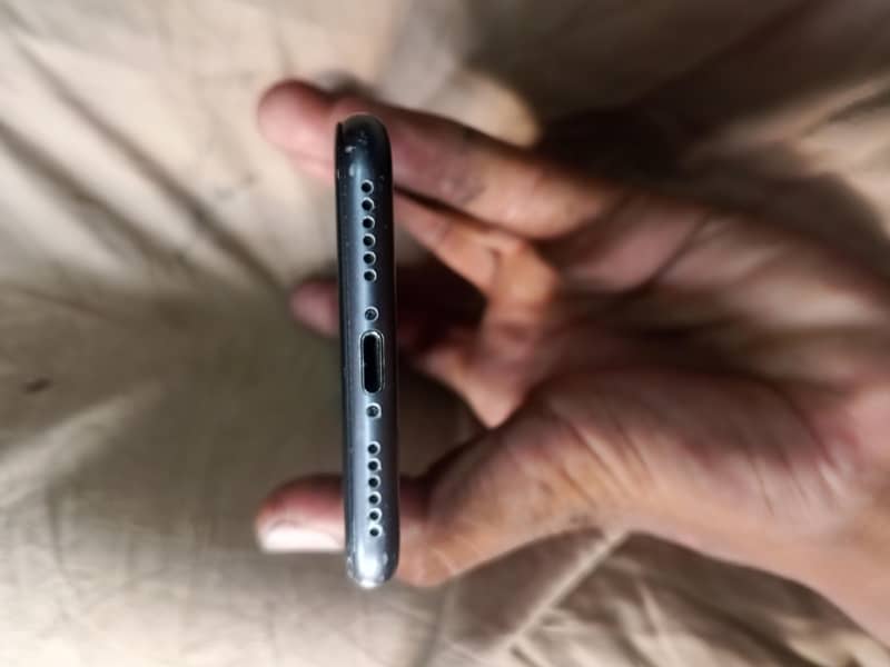 Apple iPhone 8 3