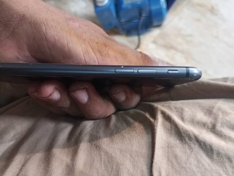Apple iPhone 8 5