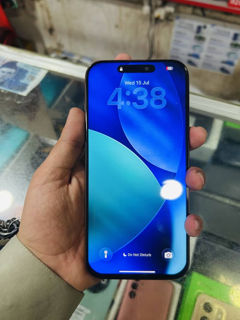 Apple iPhone 16 Pro Max 1