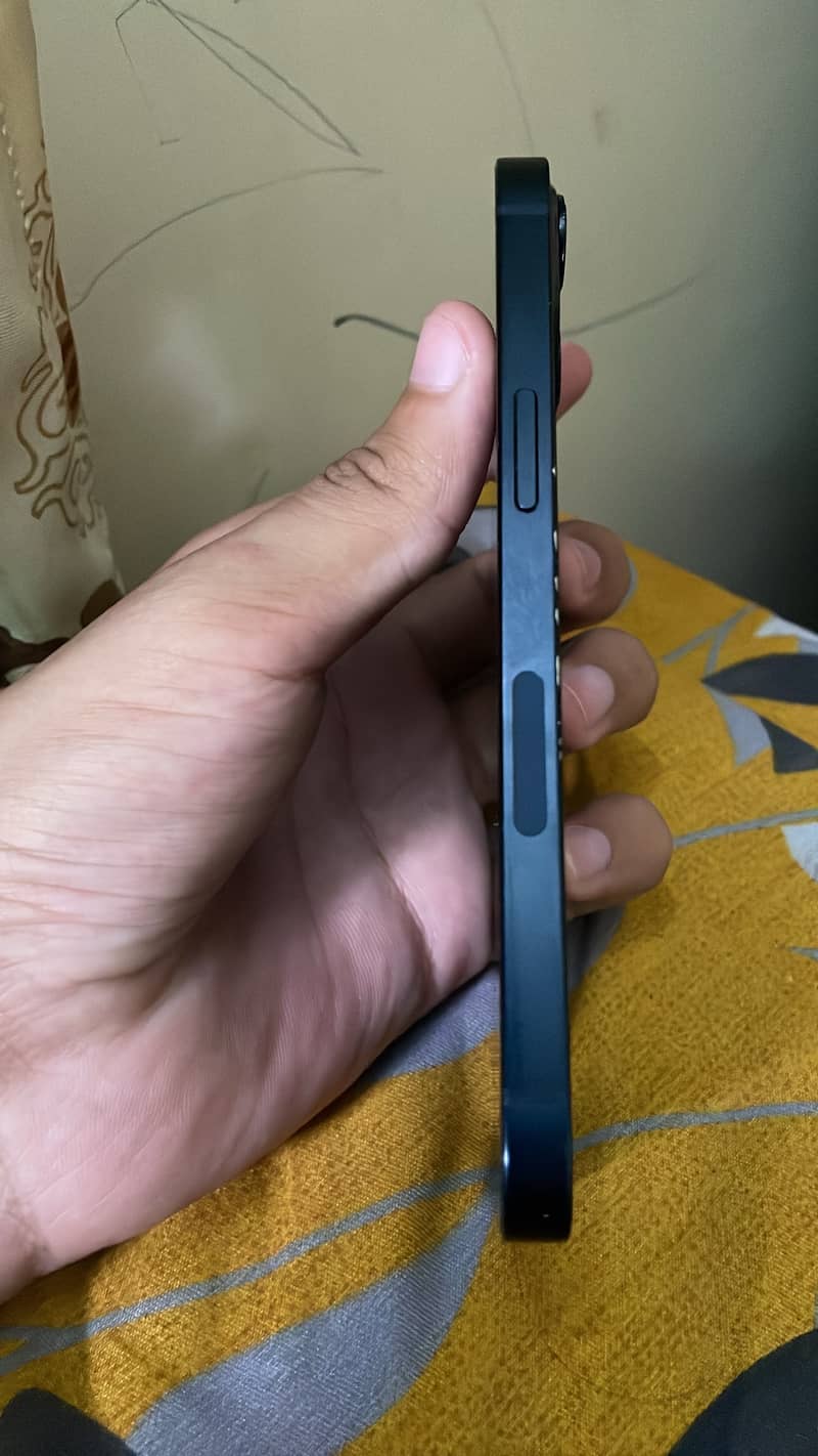 Apple iPhone 13 5