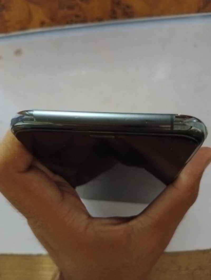 Apple iPhone 11 Pro Max 2