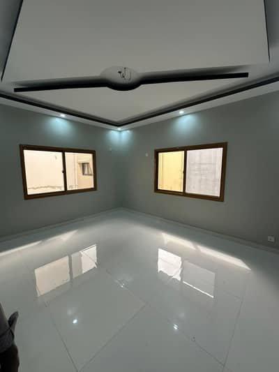 for it and call centre 1850 feet withb 3 baths work 24/7 securty garnatar work 24/7