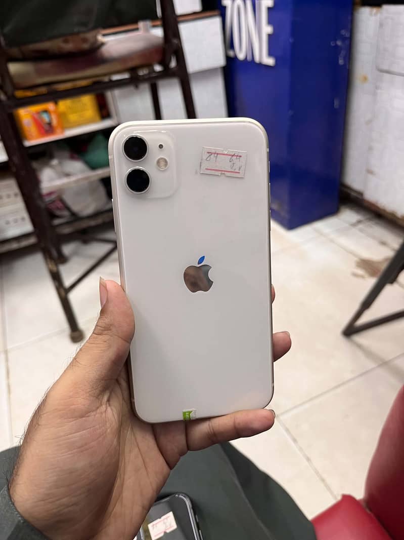 Apple iPhone 11 3