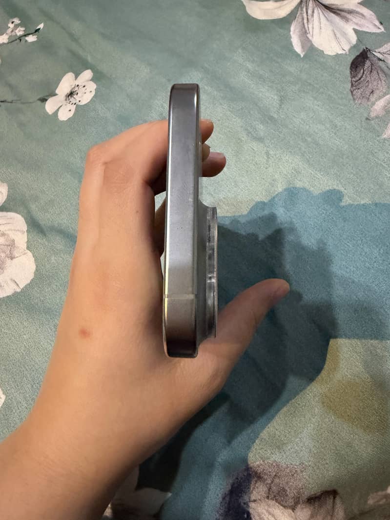 Apple iPhone 16 Pro Max 3