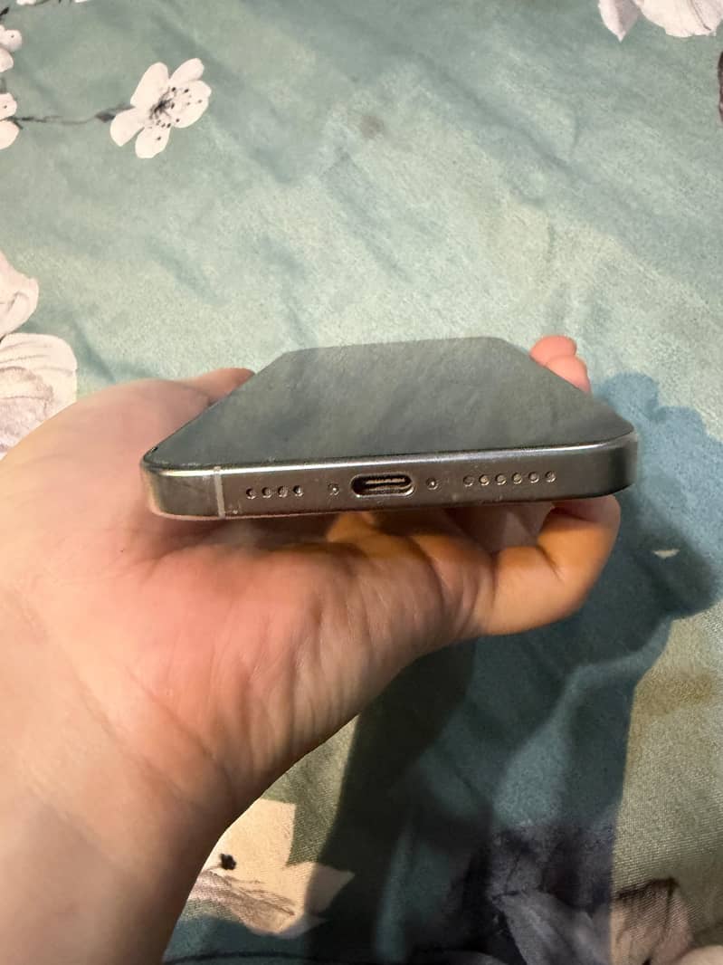 Apple iPhone 16 Pro Max 5