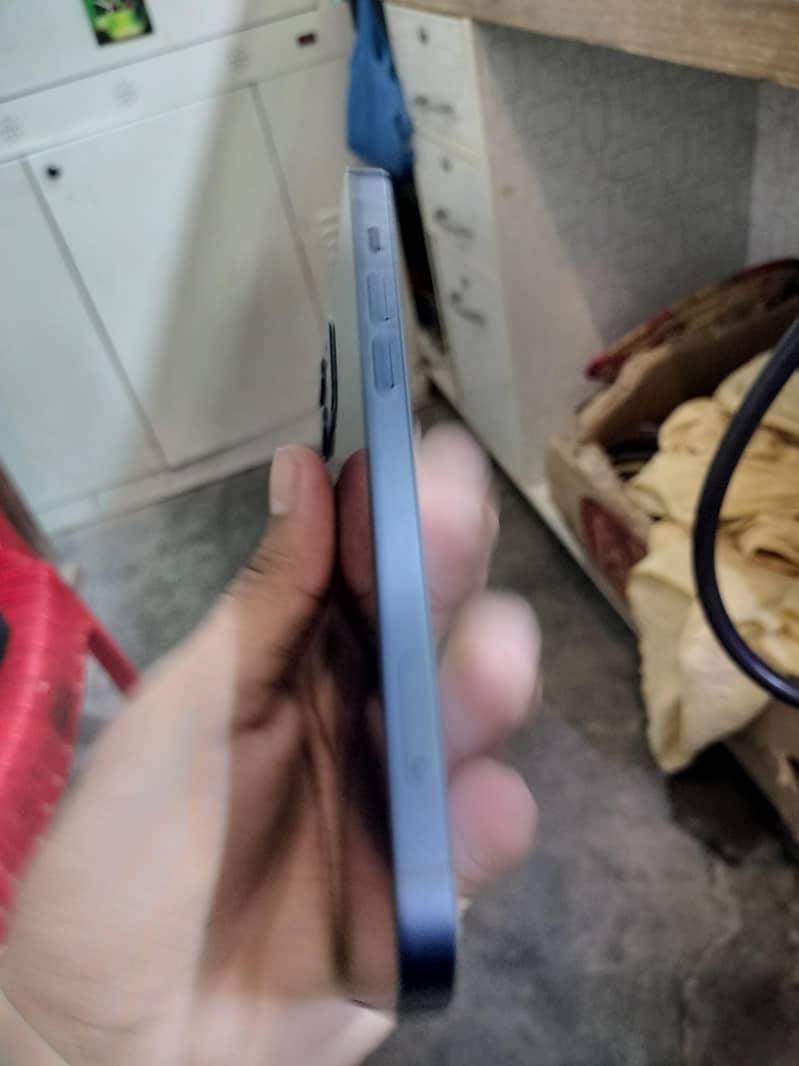 Apple iPhone 12 4