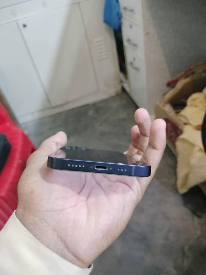 Apple iPhone 12 6