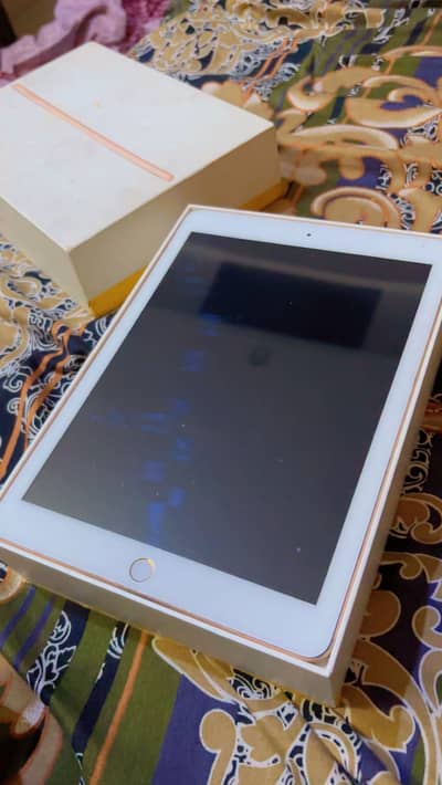 Apple generation 6 ipad in golden