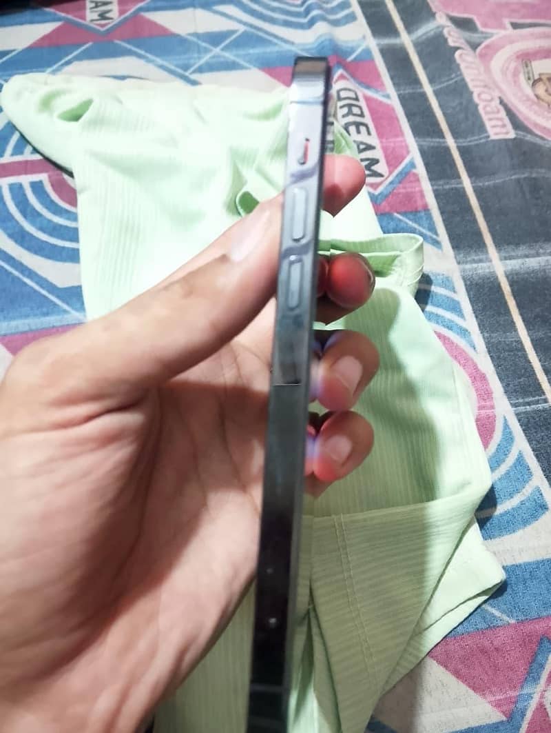 Apple iPhone 12 pro 1