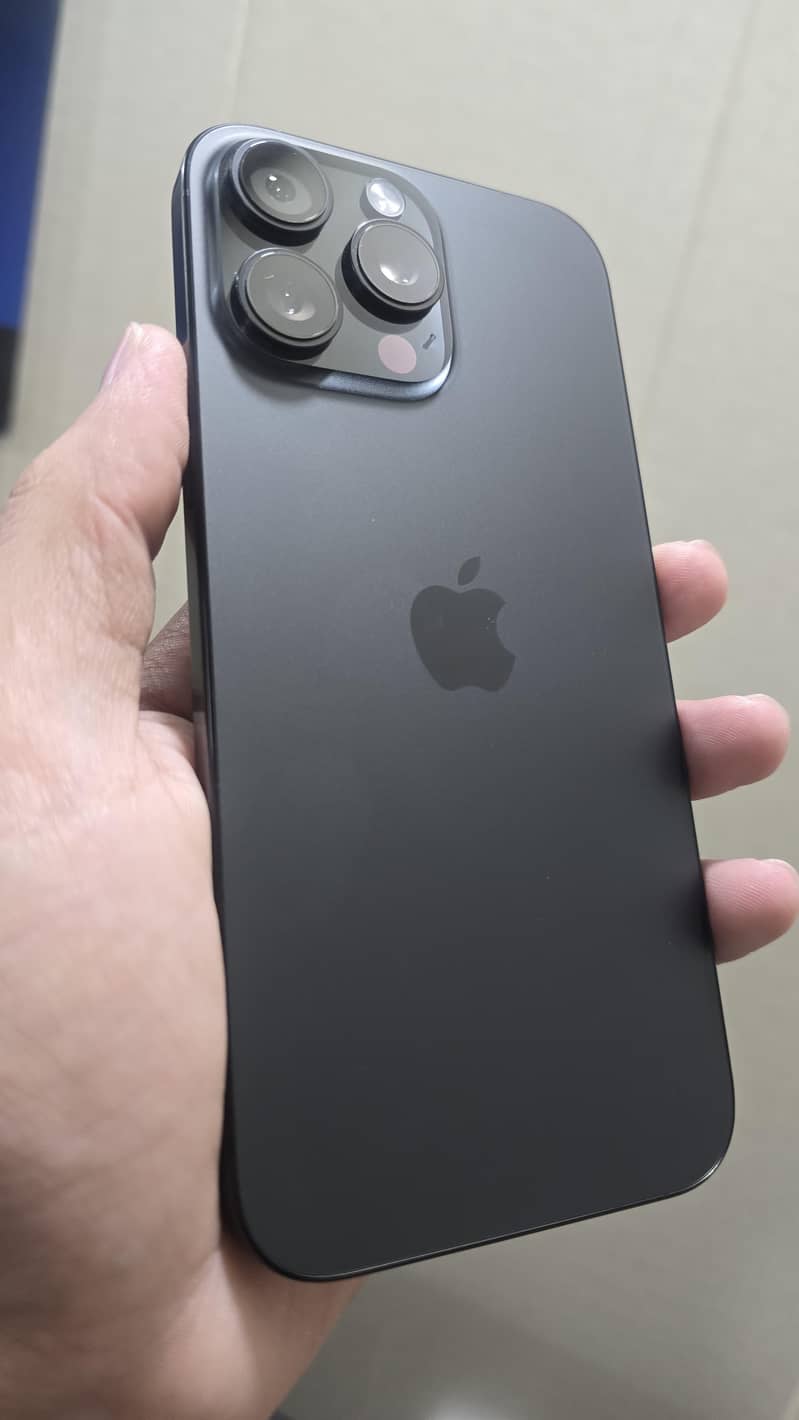 Apple iPhone 16 Pro Max 0