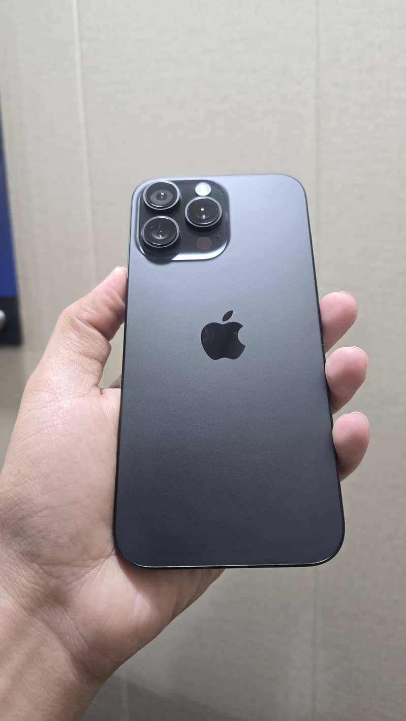Apple iPhone 16 Pro Max 1
