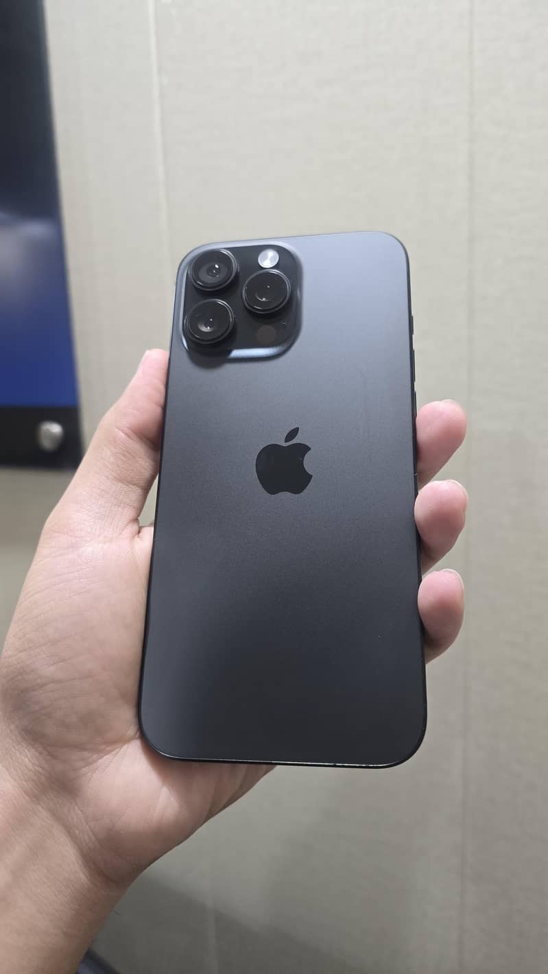Apple iPhone 16 Pro Max 2