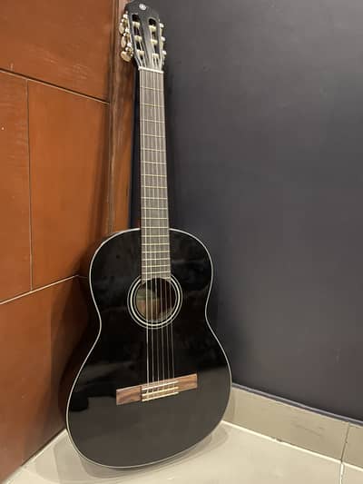YAMAHA C40 acoustic (2 free picks and whole box)