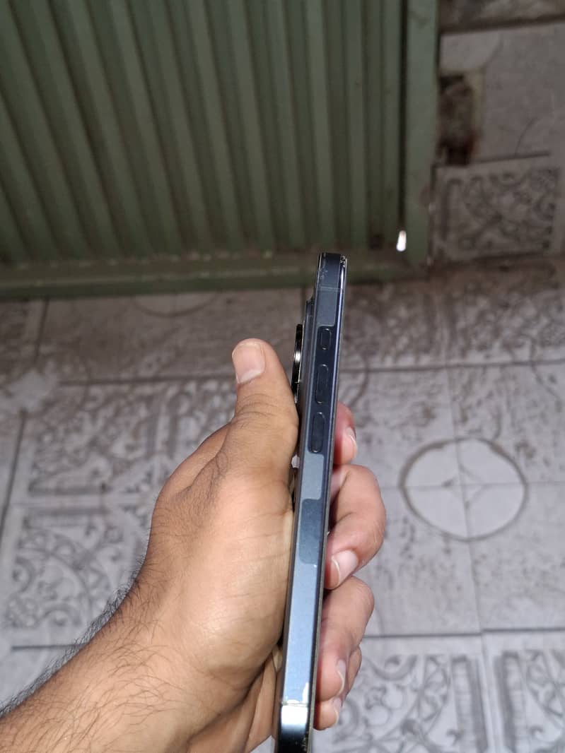 Apple iPhone 15 Pro 2