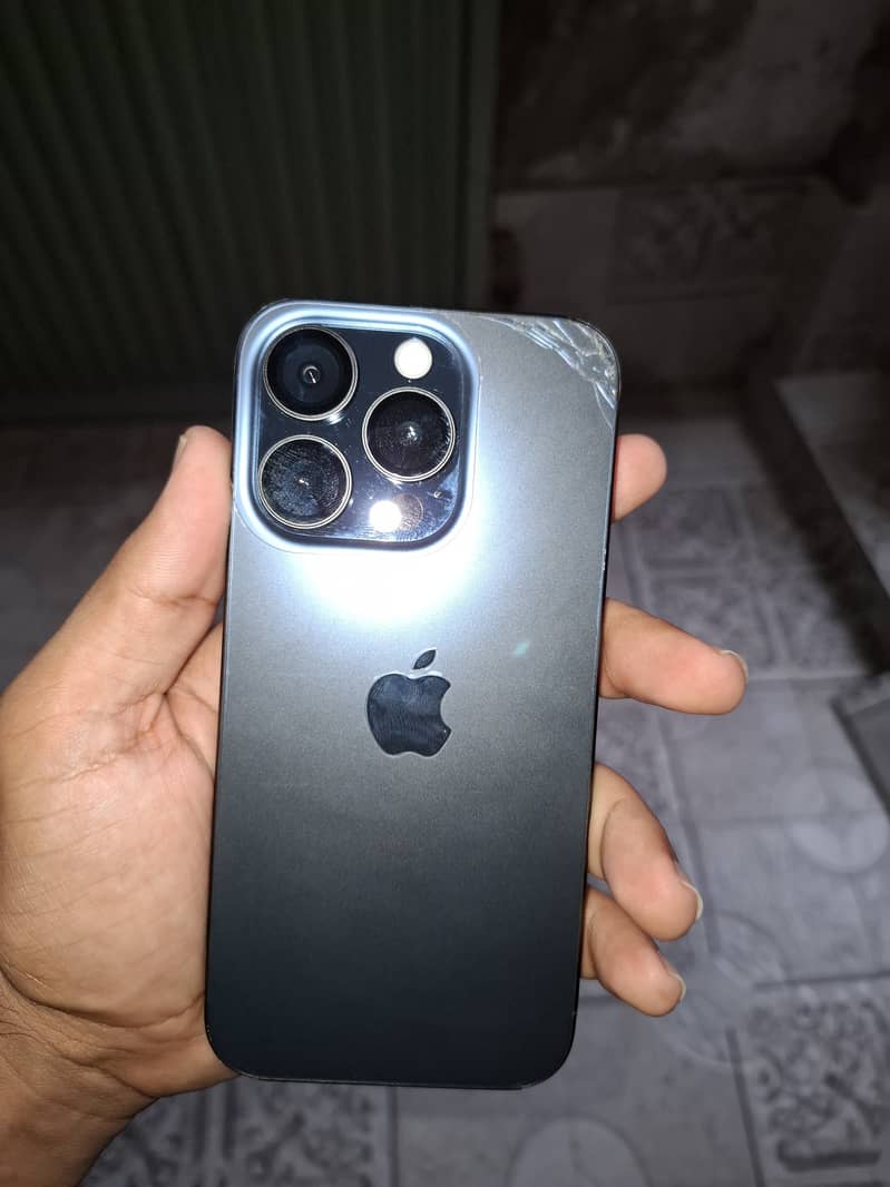 Apple iPhone 15 Pro 4