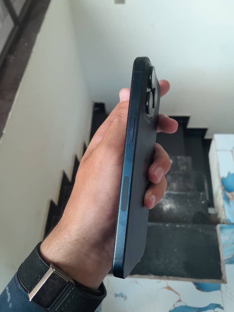Apple iPhone 15 Pro Max 1