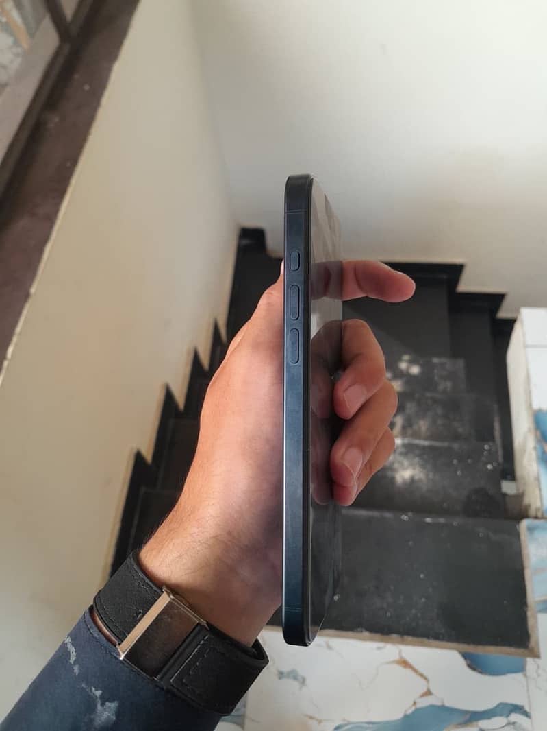 Apple iPhone 15 Pro Max 5