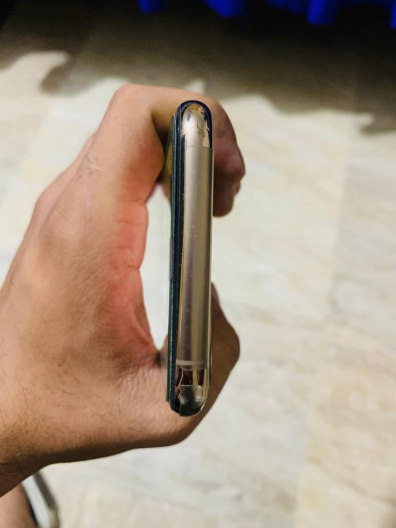 Apple iPhone 11 Pro 2