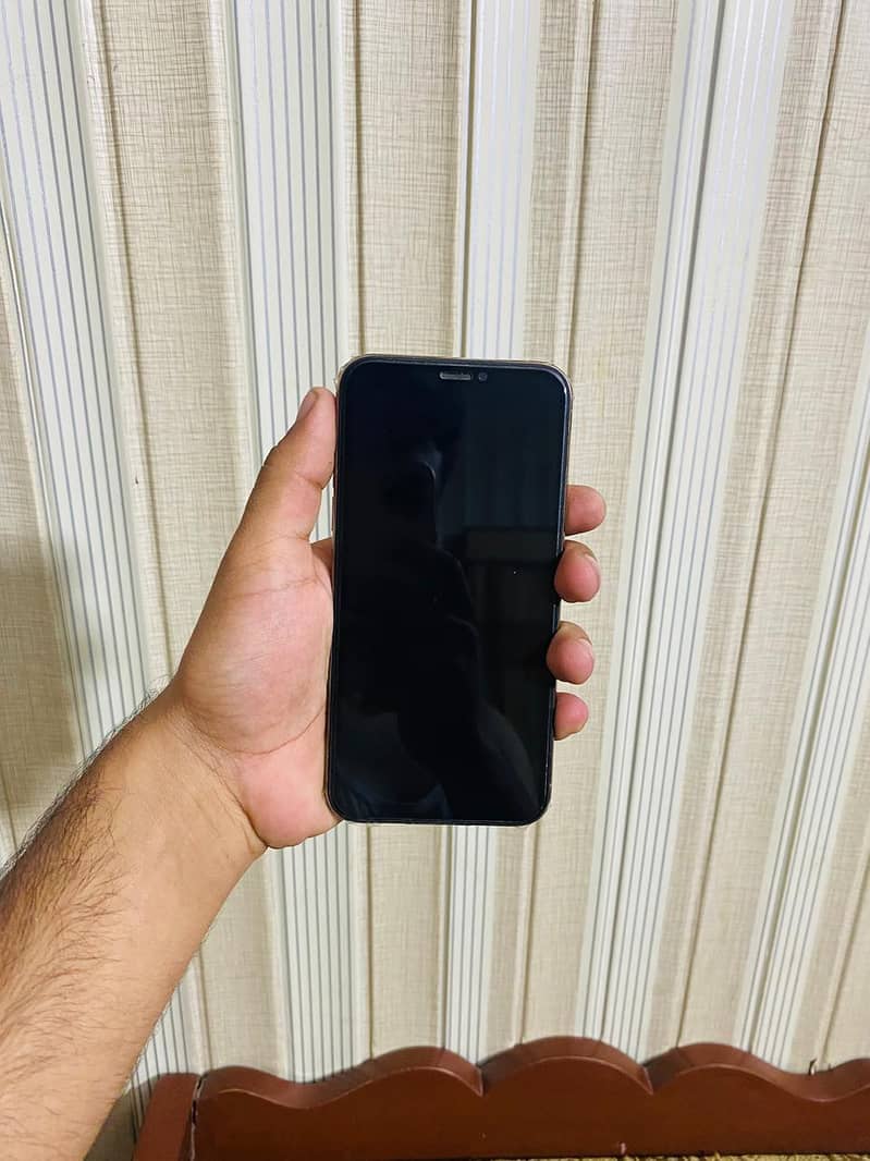 Apple iPhone 11 Pro 4