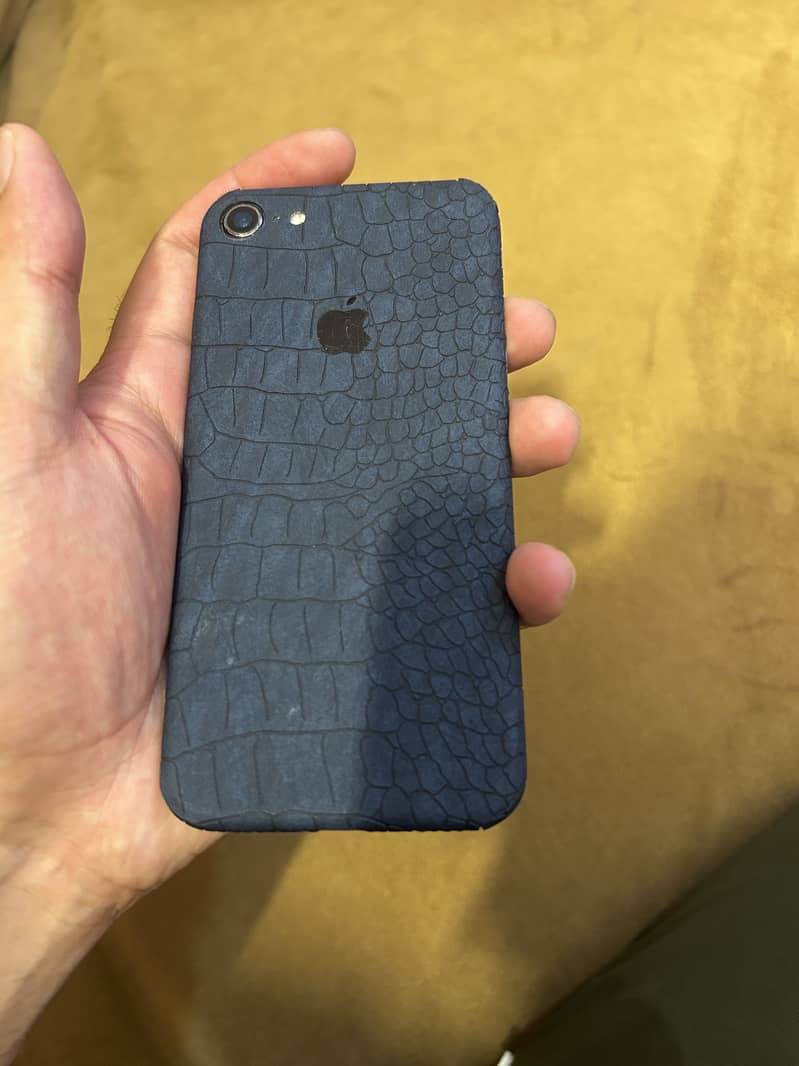 Apple iPhone 7 3