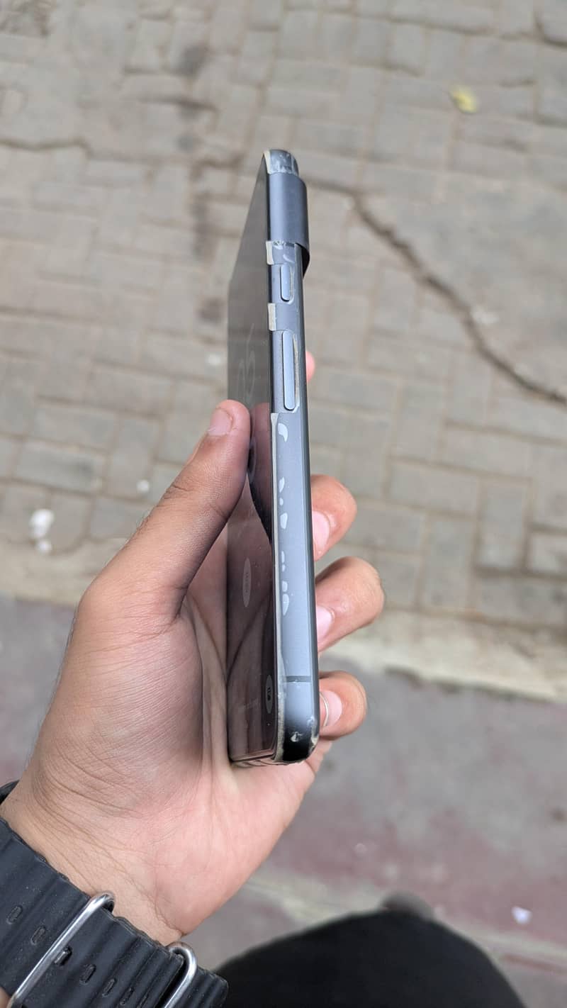 Google Pixel 8 4