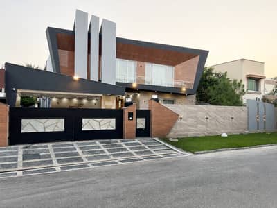 56 Marla Slightly Used With 10kW Solar Modern Designer House For Sale in Valencia Town