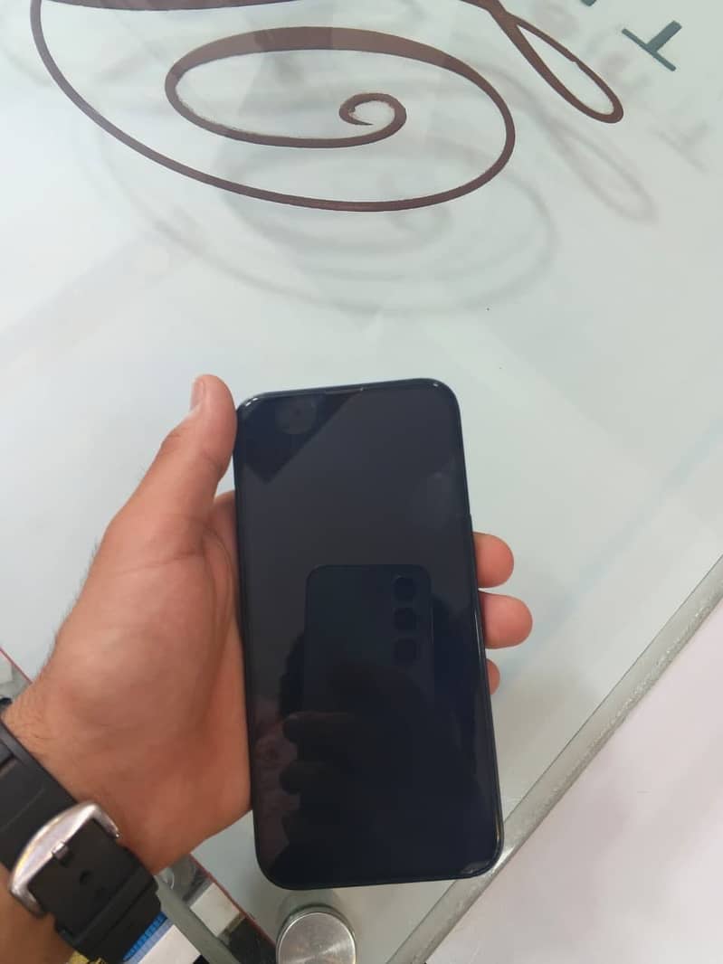 Apple iPhone 13 4