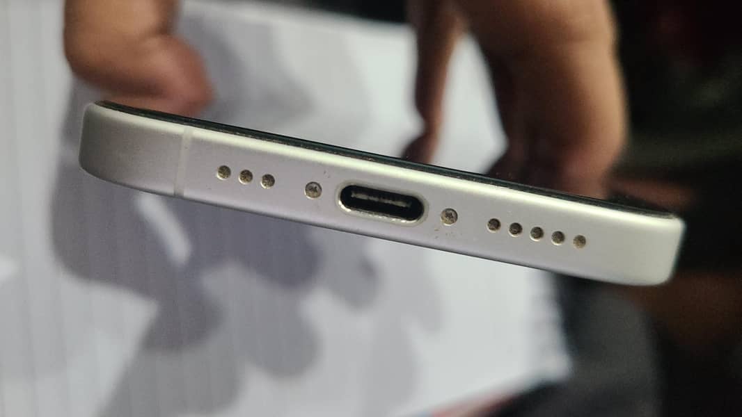 Apple iPhone 16 0