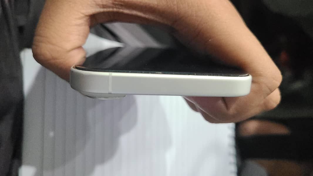 Apple iPhone 16 2