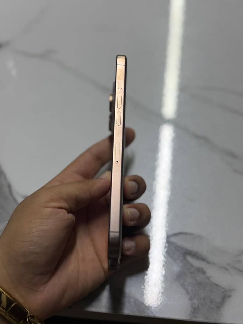 Iphone 16 pro Max 3